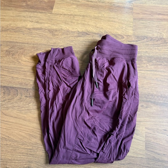 Never Worn Lululemon Dance studio joggers size 4! - Picture 3 of 6